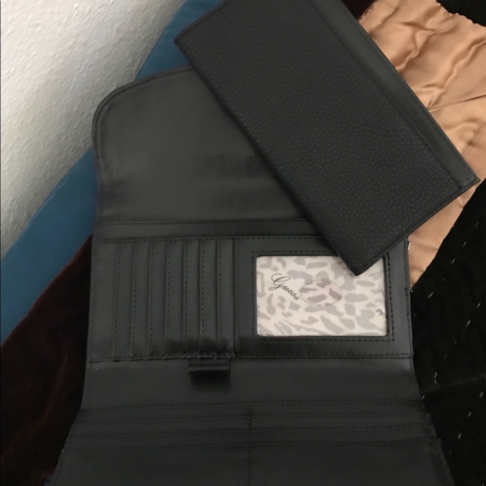 Guess Wallet - Picture 2 of 2